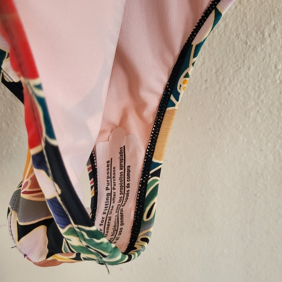 Hurley Women's One-piece Floral Swimsuit NWT. - Picture 9 of 9